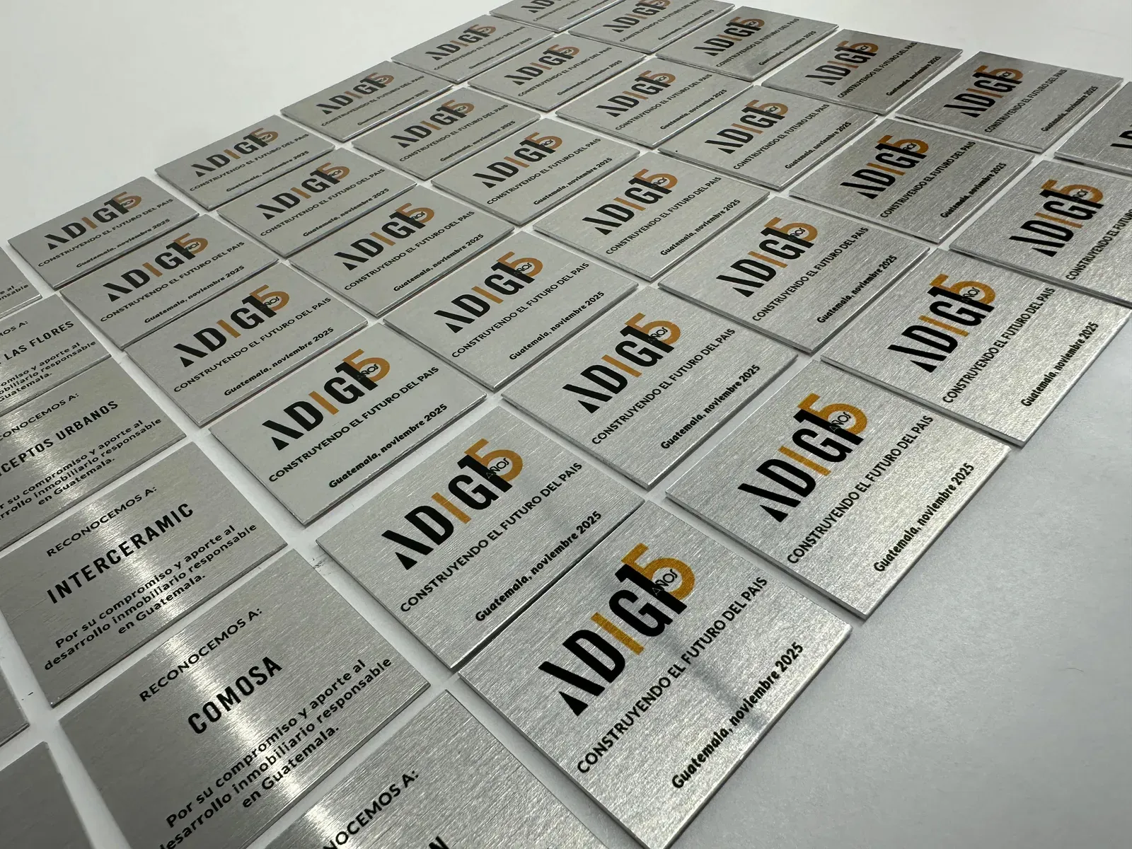 Placas de aluminio para reconocimientos